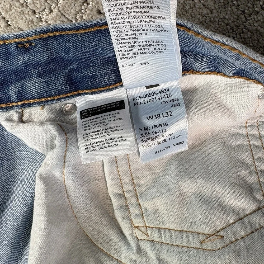 Levi's 505 Men's 38x32 Light Wash Straight Leg Denim Jeans Blue Casual Workwear